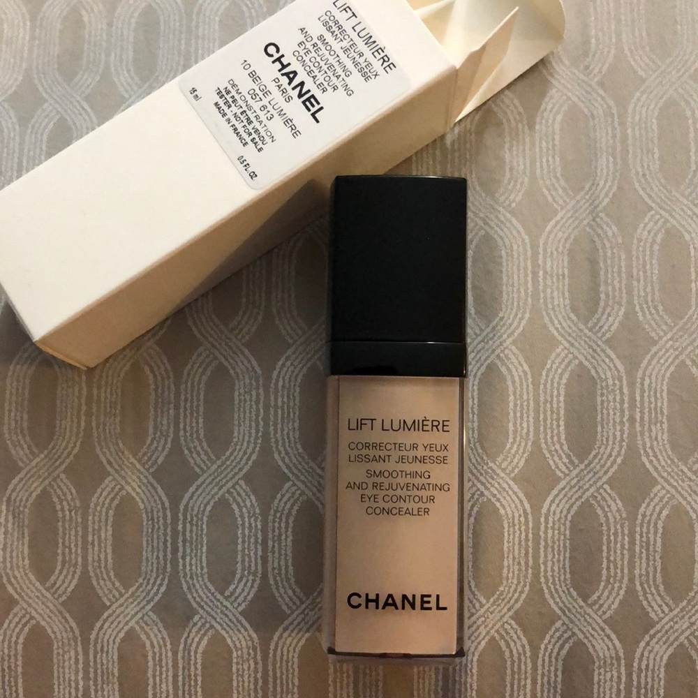 BNIB Chanel Lift Lumiere Smoothing Eye Concealer
